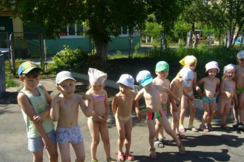 Детишки загорают
