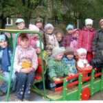 Группа «Зайка» на прогулке Зайцы на прогулке
